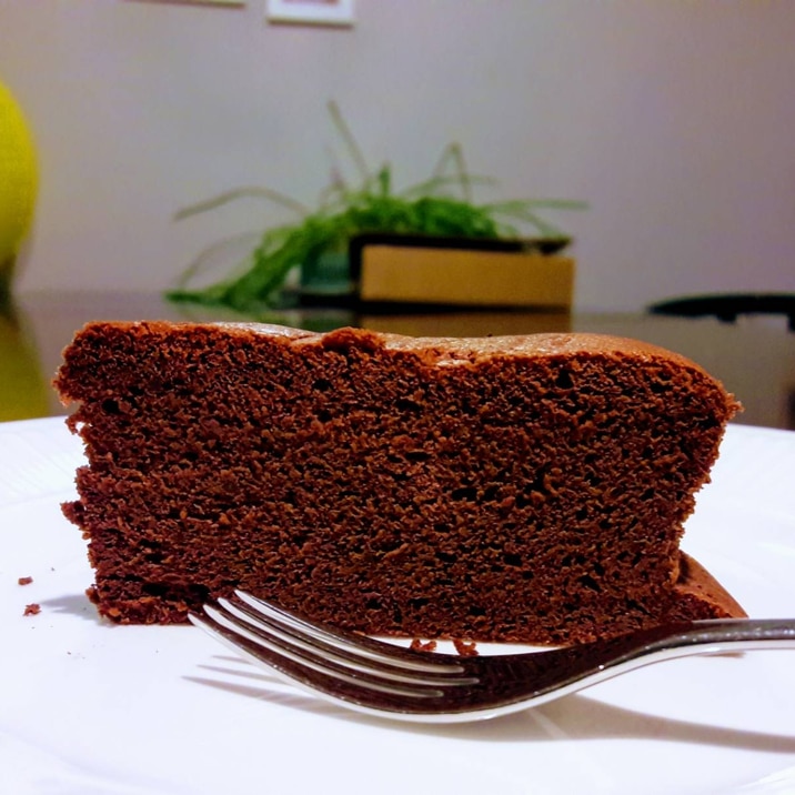 しっとり軽いチョコレートケーキ